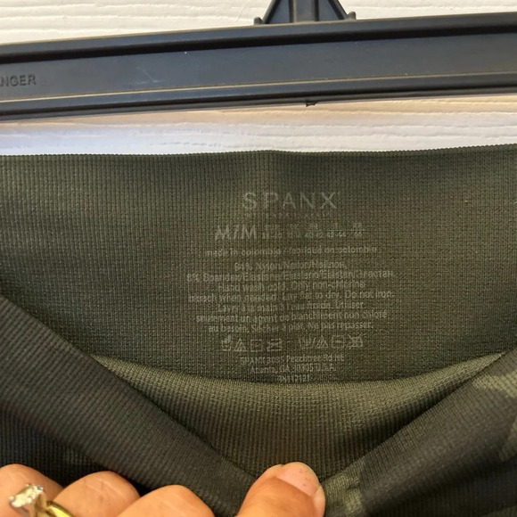 SPANX Look at Me Now Womens Seamless Leggings Camo green sz M - Picture 4 of 4